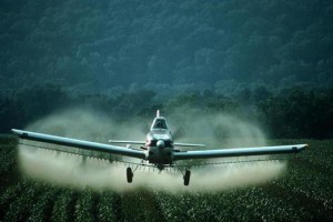 Airplane-Spraying-Agriculture-Field
