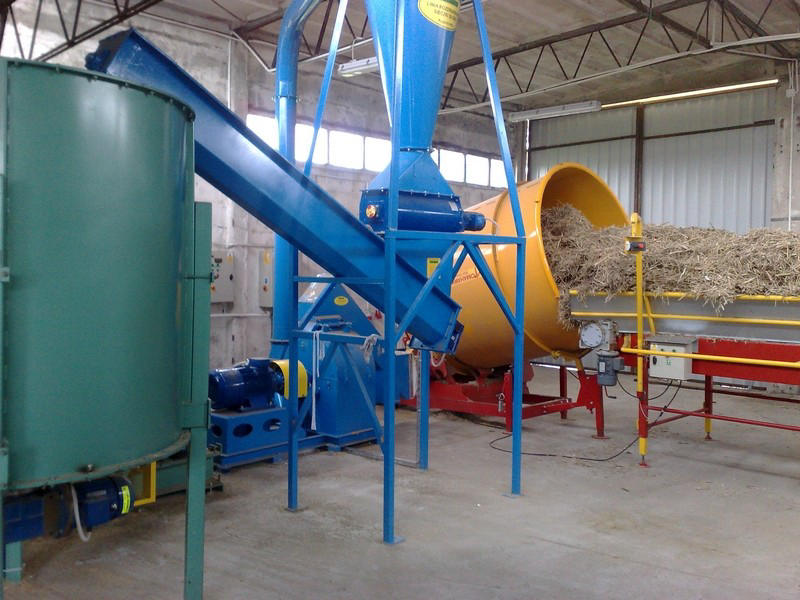 Paiele, sprijin pentru competitivitate. Un fermier vrea să-și crească profiturile cu peleți din paie și coceni