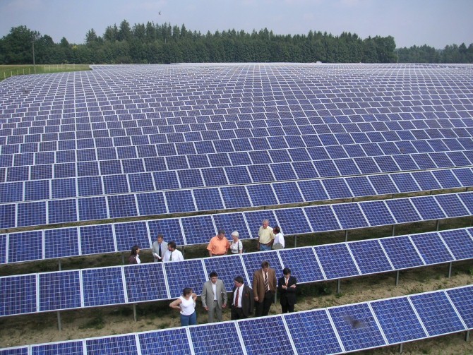 Terenul arabil al Romaniei, folosit pentru productia de biocarburant si energie fotovoltaica