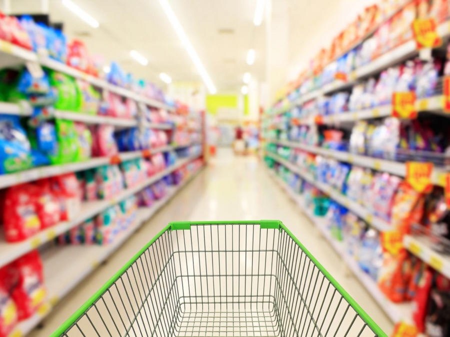 InfoCons: Stam mai bine la sucul de fructe, insa Milka are mai multe E-uri in Romania